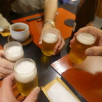食堂こなん - 1年ぶりに再会を祝してまずはビールで乾杯♪