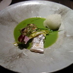 カイノヤ - 鰆とＧＶはまぐり　グリーンピースとハマグリのズッパ　菜の花の泡　皿も必見！