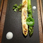 カイノヤ - ＧＶアスパラガス　松の実マヨネーズ　と　卵黄コンフィ