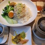 喜臨軒 - 海南チキンライス@1,200にサイドメニューをプラスしました