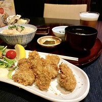 かなわ - かきフライ膳　かきフライ、かき飯、小鉢、みそ汁、香の物、グラスビール（ドリンク）のセット
