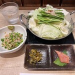 博多もつ鍋おおやま - もつ鍋、おおやま謹製博多明太子、辛子高菜、柔らか牛すもつ、黒霧島ロック