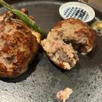 川端志史 - ハンバーグは赤身中心で先ずはそのままいただきましたが食感を整える為に歯ごたえの良い牛タンを入れる等のこだわりが感じられました。