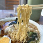 盛昭軒 - 中細縮れ麺。