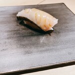 むら上 - サワラ。上品な柔らかさがあり、美味しい。