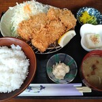 とんかつ専門店 かつ一 - ロースカツ＆カキフライ盛合わせ定食