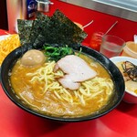 ラーメン 杉田家 本店 - 