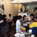 キノーズマンハッタンニューヨーク - サンドイッチランチの際中