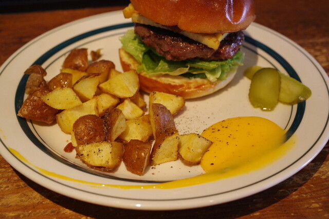 THE CORNER Hamburger & Saloon photo 2