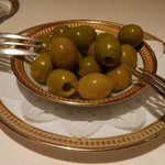 アピシウス - アンチョビオリーブ 美味しい～初めてこんなにオリーブを食べた