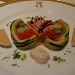 アピシウス - 春野菜のジュレとフォアグラのムース ムースはパンに塗って食べると激ウマでした