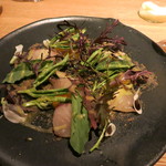 ラ・ボンヌターブル - 炭火で軽く炙った鰆　ゴボウのピュレ