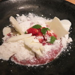 ラ・ボンヌターブル - とちおとめの粗漉しスープと練乳のシャーベット・アイス