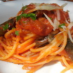 ラ・ボッテガ・ゴローザ - グアンチャーレと茄子のトマトソース　アップ