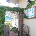 ラ・ボッテガ・ゴローザ - 客席へ続く葡萄棚