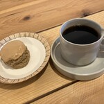 カフェ ブランコ - 料理写真:本日のドリップコーヒー650円とエスプレッソスコーン380円