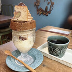 ヤヤマル カフェ - モンブランパフェとコーヒー