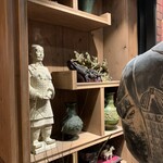 朋友雑穀食府 - 兵馬俑以外にも西安の置物が幾つか置いてました。