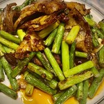 朋友雑穀食府 - 本格ニンニクの芽の回鍋肉 甘みのあるニンニクの芽がよく合います。