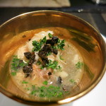 エクアトゥール - ミノ・リドヴォー・トリッパ・豚足・すね肉などのスープ　トリュフ風味