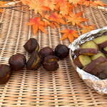 焼き栗のいそやま - 味見用 陳列棚 １個（１切）食べたら「うまっ！」と言わない人はいないのでは？(笑)