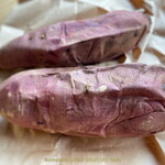 焼き栗のいそやま - 1袋約400g とあるけど 相当でかいのが2本入ってました