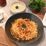 Vegan Eat Tokyo - ひよこ豆のトマトソースパスタ
