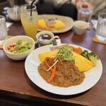 くるまり - スパイスチキンカレーオムライス・ランチセット