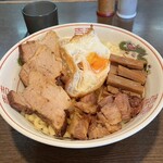 汁なし専門 男のLL - 全体です。煮豚１枚おまけ煮豚ＷとメンマＷです。