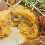 くるまり - スパイスチキンカレーオムライス