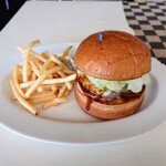 chorky's DINER - デミグラスバーガーの皿
