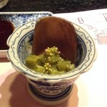 博多石焼 大阪屋 - 竹の皮をアレンジした小鉢。
