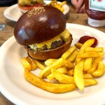 IN THIS FLAVOR - チーズバーガーは本来の味をダイレクトに感じます。
どちらかと言うと、軽めのバーガー