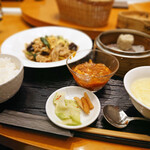 泰平飯店 - 豚肉きくらげ玉子炒め エビチリ点心セット