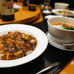 泰平飯店 - 四川麻婆豆腐ご飯 ハーフ担々麺セット