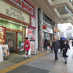 泰平飯店 - ビル1階の入口