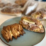 下田流 - パンオショコラと生ハムバターコーンパン