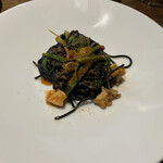 Motivo ワインと料理 - イカ墨の魚介パスタ