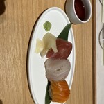 コートヤード・バイ・マリオット - 別添えの手毬ずし。赤酢でした