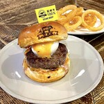 wagyu to worldwide - 尾崎牛100%バーガー タマゴトッピング オニオンリング