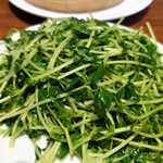 王府井 酒家 - 豆苗炒め