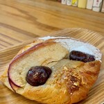 グッド・モーニング・オダワラ - 噛んだときのリンゴの皮ペロ〜ンはがれるの快感 栗とりんごのデニッシュ