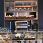 Starbucks Reserve Byeoldabang - 手前エリアのショーケース