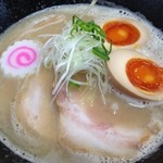 吉風  - (７回目訪問)５月６日昼　数量限定　煮干し白湯ラーメン　７５０円にチャーシューと味玉　９５０円