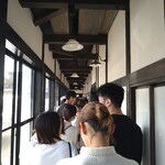 横丁とうふ店 最上川千本だんご - 大行列