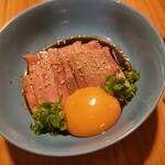 食堂たま屋 - たん炙りユッケ