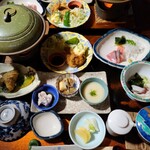斉北荘 - 料理写真:山の幸中心ですが、刺身がなぜかとても美味しかったです。量は私には少なめでした。事前に副菜を追加注文しておくのも手です