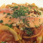 ワインレストラン ドミナス - サーモンハーブマリネと春野菜のトマトスパゲティ