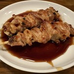 焼串鶏 - 焼き鳥モモのタレ　318円