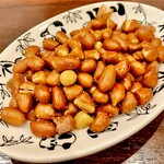 湖南人家 - 20241031お通し　揚げピーナッツ（サービス）